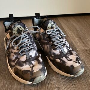 Women’s Nike hurricane